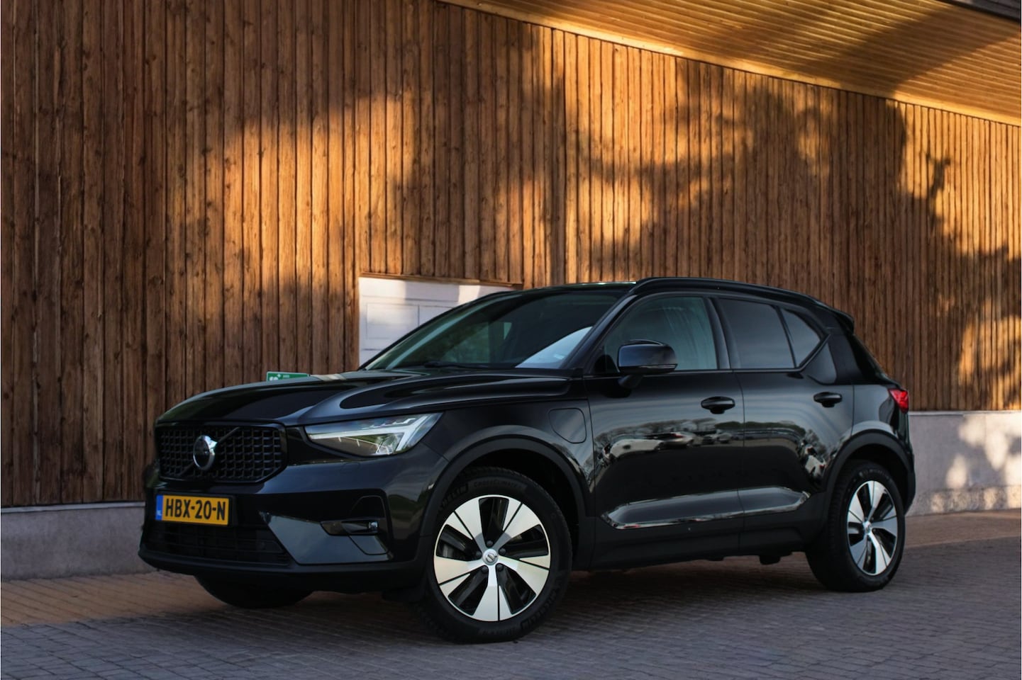 Volvo XC40 - T5 Plus Dark | Adaptive Cruise | Lederen Bekleding | Harman/Kardon | Camera | Stuur/Stoelv - AutoWereld.nl