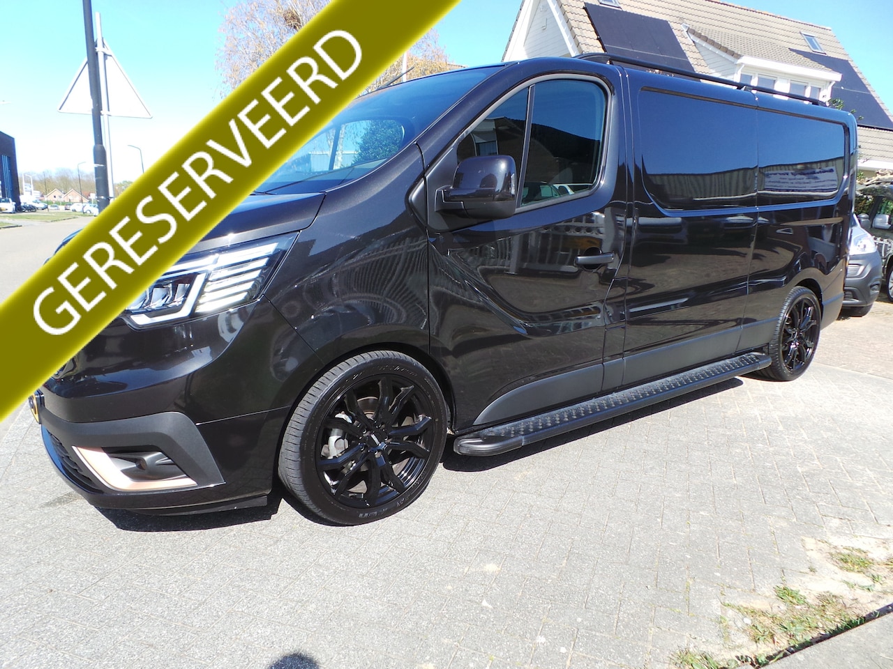 Renault Trafic - 2.0 dCi 150pk Aut. T30 L2H1 Work Edition Navi,Camera,Leer,19"Lmv,Pdc,Trekhaak Dikke bus - AutoWereld.nl