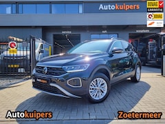 Volkswagen T-Roc - 1.0 TSI Style | Met parkeersensoren voor en achter, navigatie, AppleCarPlay/AndroidAuto en