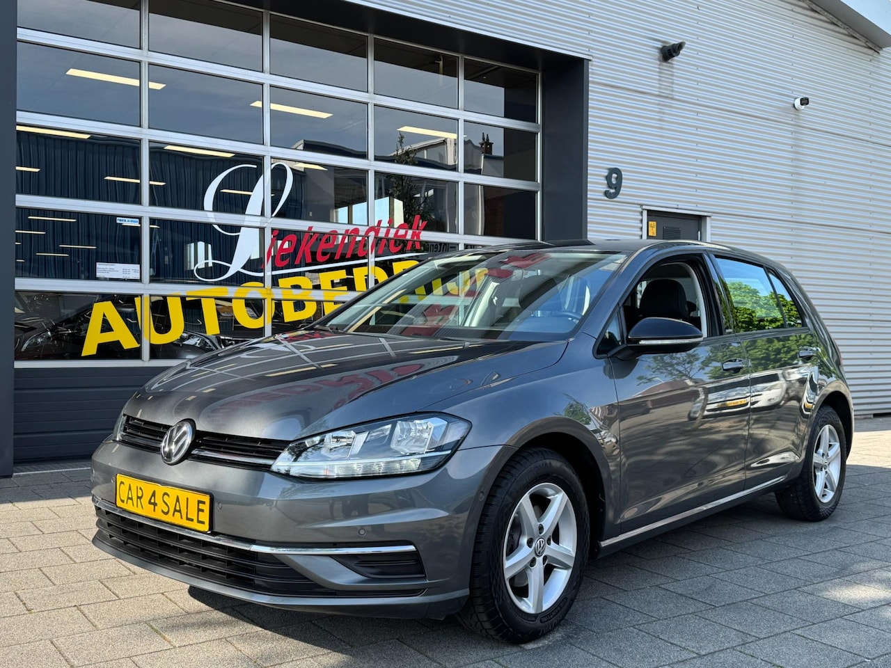 Volkswagen Golf - 1.0 TSI IQ-Drive Limited - Navigatie / Apple CarPlay I Airco I LED I PDC I Sport velgen I - AutoWereld.nl