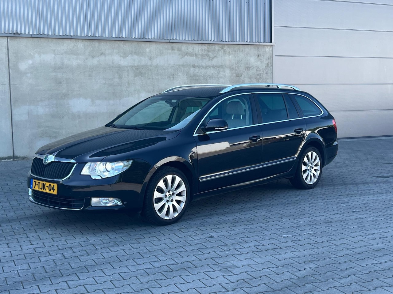 Skoda Superb Combi - 1.8 TSI Elegance Business Line XENON+CREME LEDER+GROOT NAVIGATIE+CRUISE+PDC+CLIMATE AIRCO+ - AutoWereld.nl