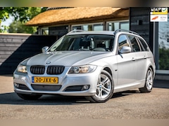 BMW 3-serie Touring - 318i Business Line NL Auto I NAP I Climate I Cruise I Navigatie I Parkeersensoren