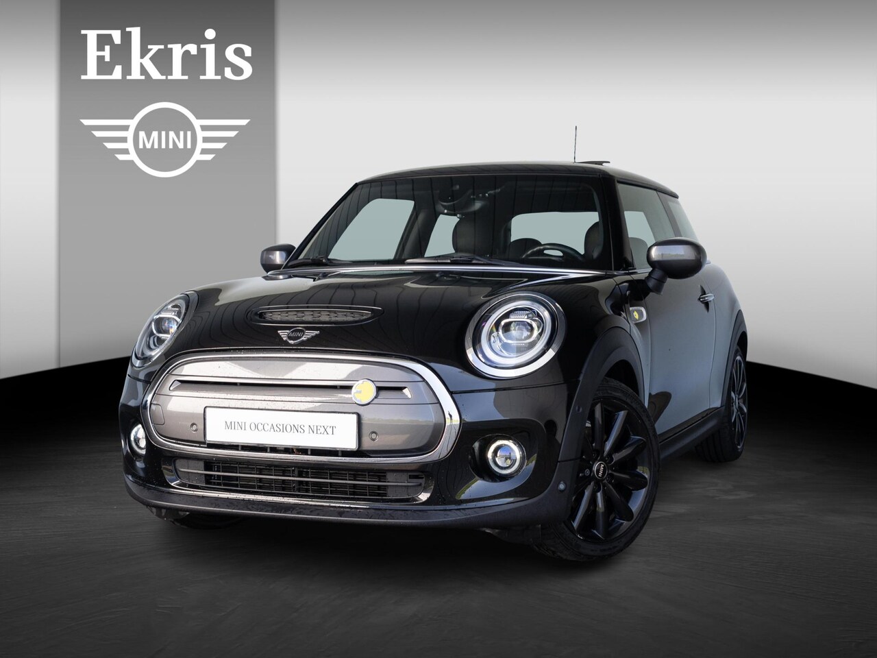 MINI Mini-Electric - 3-deurs Yours + 17" LM Cosmos Spoke zwart + Connected Navigation Plus - AutoWereld.nl