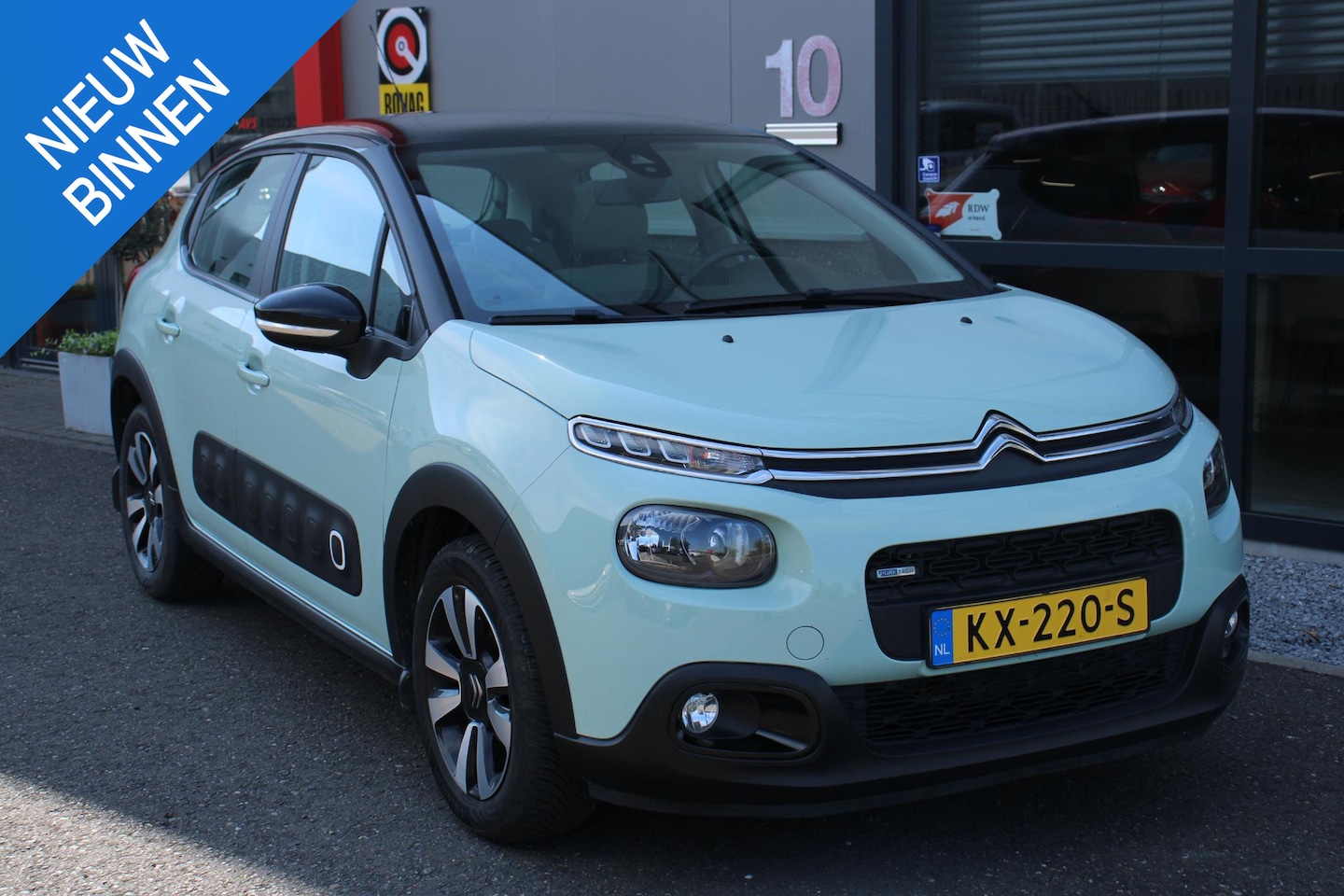 Citroën C3 - 1.2 PureTech Feel PANO, NAVI, 39DKM, NIEUWE DISTRIBUTIERIEM - AutoWereld.nl