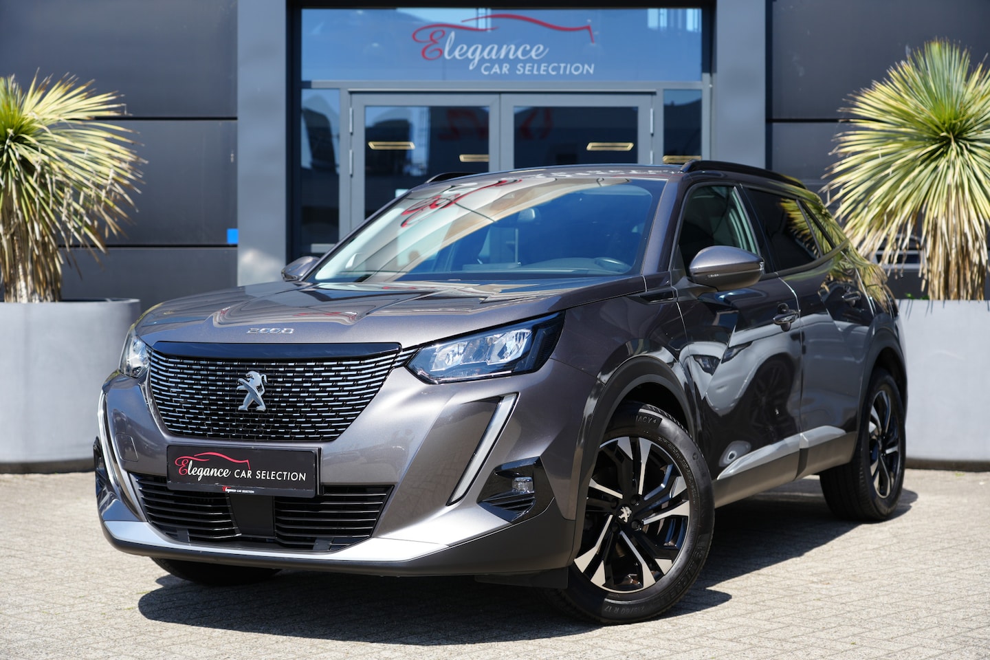 Peugeot 2008 - 1.2 PureTech Allure Pack 101pk AppleCarplay/Cruise/360Camera - AutoWereld.nl