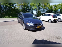 Volvo V70 - 1.6 T4 Limited Edition AUTOMAAT TREKHAAK LEER STOELVERWARMING NAVI