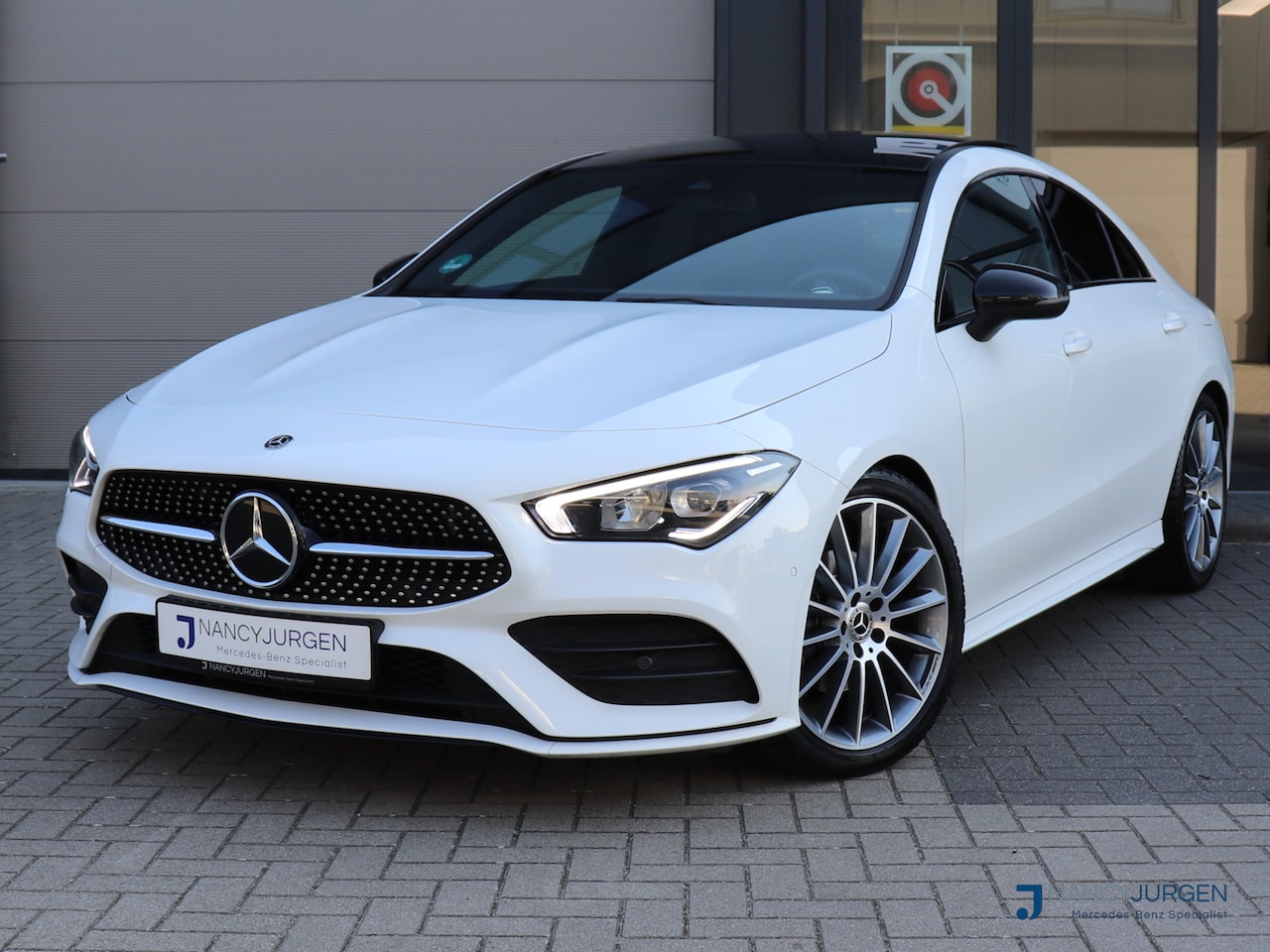 Mercedes-Benz CLA-Klasse - 180 Coupe | AMG | Elektr. Panoramadak | Night Pakket | Business | MBUX | Thermatic | Ambie - AutoWereld.nl