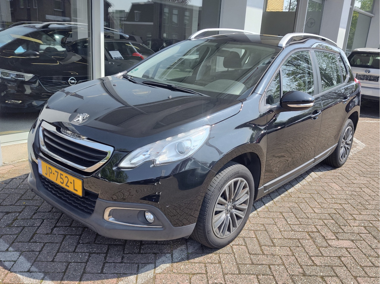 Peugeot 2008 - 1.2 BLUE LION AUT. met APK tot 11-6-25 - AutoWereld.nl