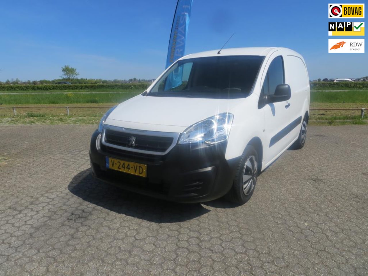 Peugeot Partner - 120 1.6 BlueHDi 75 L1 Premium Nw Distributie Nw apk - AutoWereld.nl