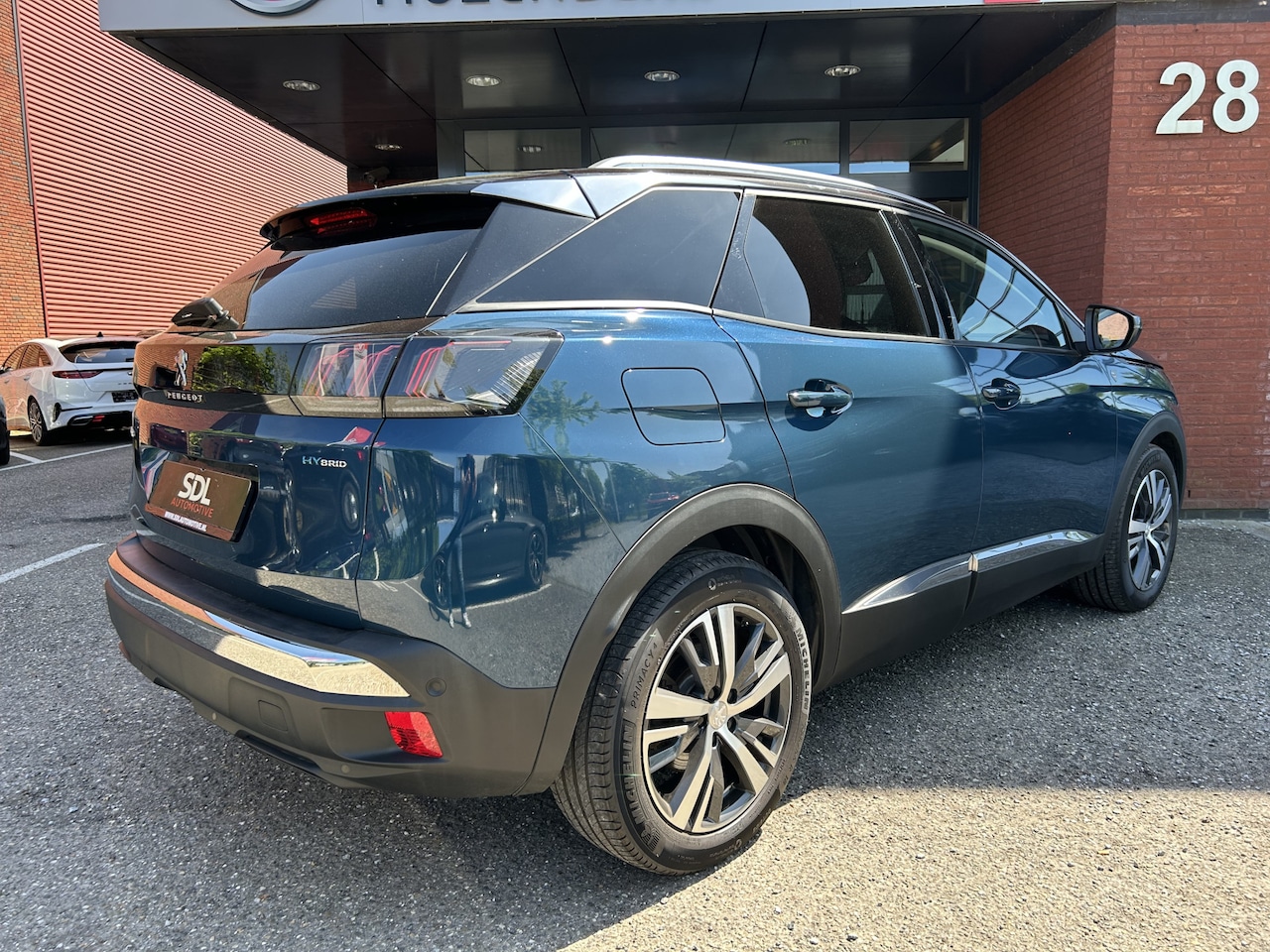 Peugeot 3008 - 1.6 HYbrid 225 Road Trip // BLINDSPOT // KEYLESS // NAVI + CARPLAY // ADPATIV CRUISE // CA - AutoWereld.nl