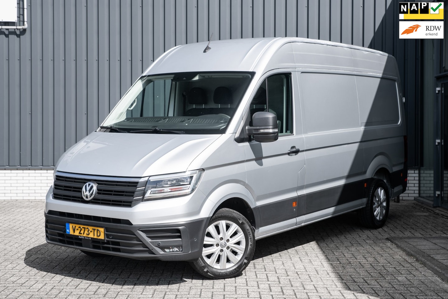 Volkswagen Crafter - 35 2.0 TDI L3H2 DC Highline *Achteruitrij Camera* - AutoWereld.nl