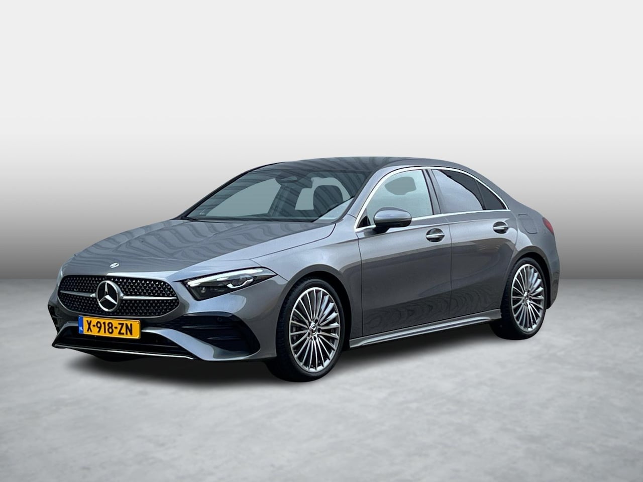 Mercedes-Benz A-klasse - 200 AMG Line | Panoramadak | Burmester Surround Sound | Distronic Afstandsassistent | 360° - AutoWereld.nl