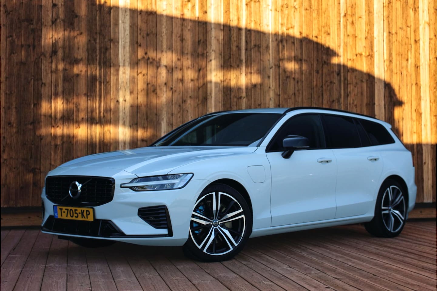 Volvo V60 - T6 Recharge AWD R-Design | Adaptive cruise | Harman/Kardon | Camera | Climate-Pack | 19-in - AutoWereld.nl