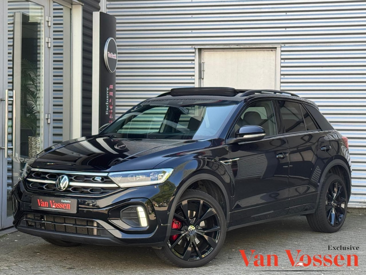 Volkswagen T-Roc - 1.5 TSI R-Line|Pano|Camera|Trekhaak|Beats|Carplay|Leer|ACC|IQ Lights| - AutoWereld.nl