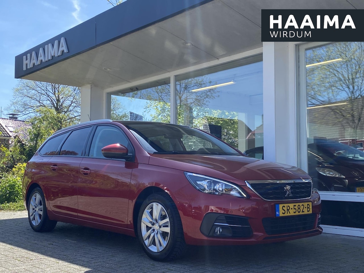 Peugeot 308 SW - 1.2T 110PK Blue Lease Executive | Panoramadak | Navigatie | Facelift model | Parkeersensor - AutoWereld.nl