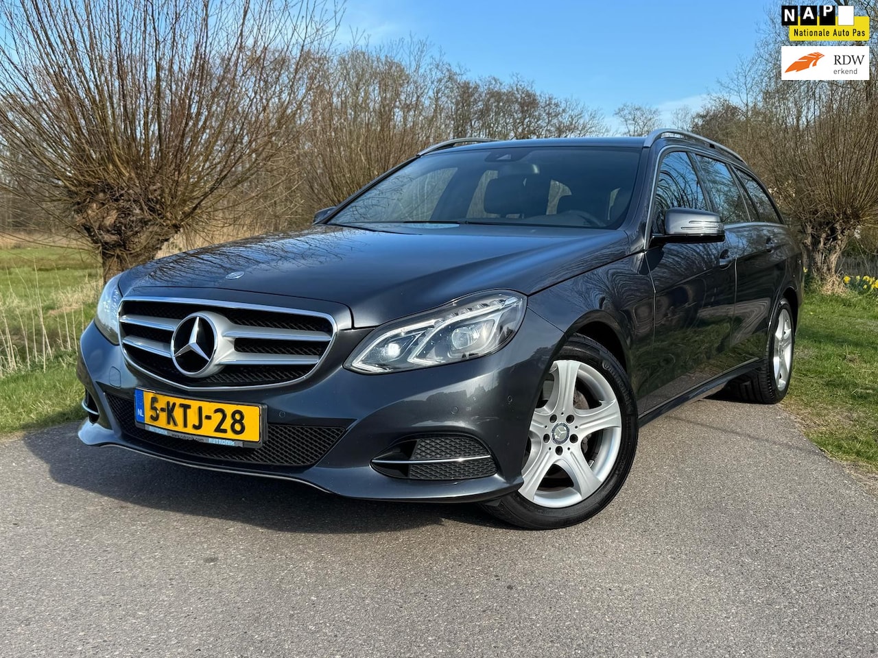 Mercedes-Benz E-klasse Estate - 300 CDI BlueTEC HYBRID Edition Sport AMG / Automaat / Airco / Navi / Schuifdak / + Winters - AutoWereld.nl