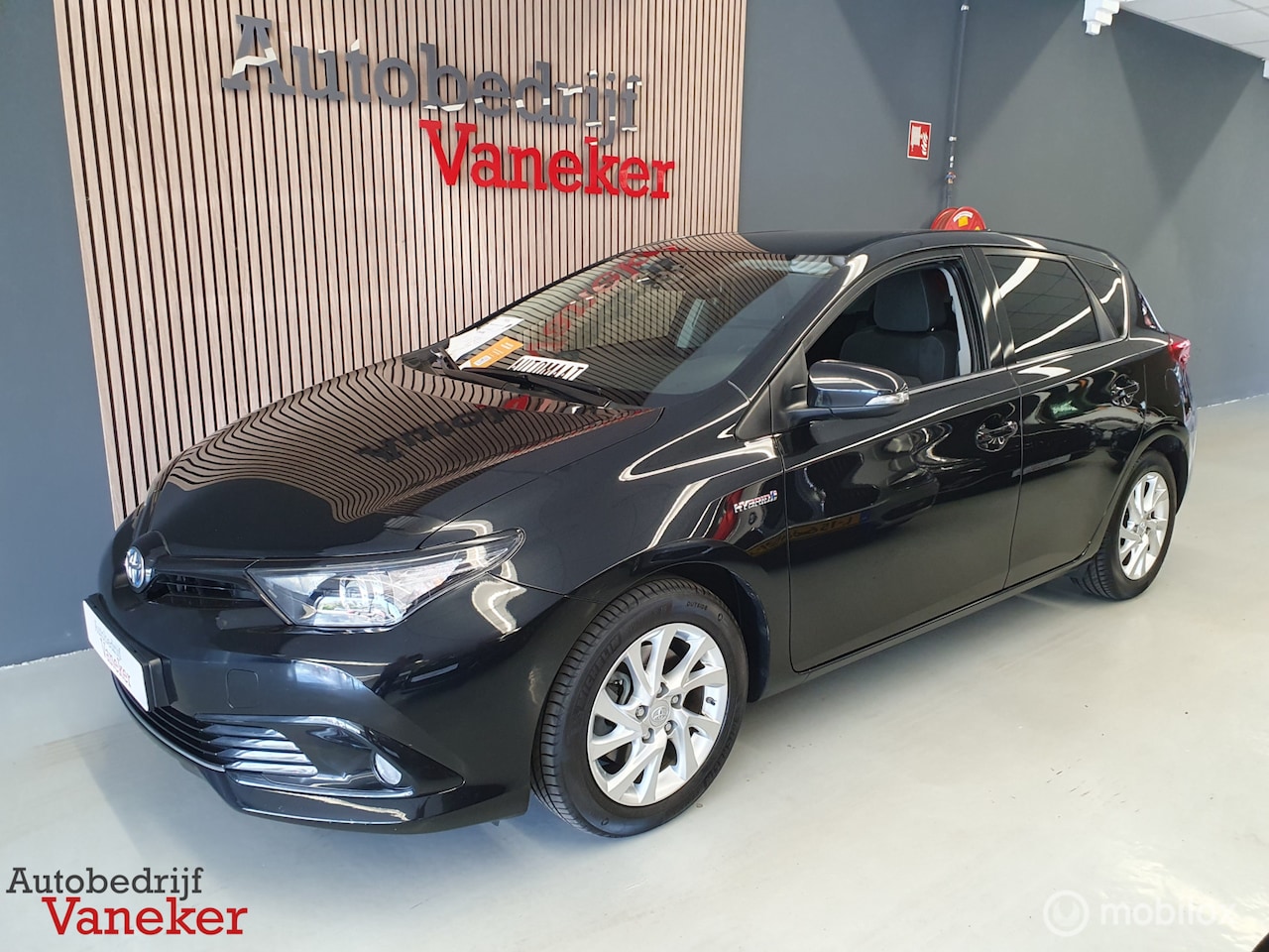 Toyota Auris - 1.8 Hybrid Dynamic Go|Cam|Trekhaak|Cruise|Nav|NAP - AutoWereld.nl