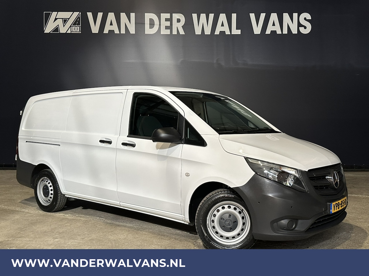 Mercedes-Benz Vito - 116 CDI 164pk L2H1 inrichting Euro6 Airco | Camera | Navigatie | Trekhaak | Apple Carplay - AutoWereld.nl