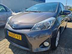Toyota Yaris - 1.5 Full Hybrid Dynamic Panodak Navi Leder