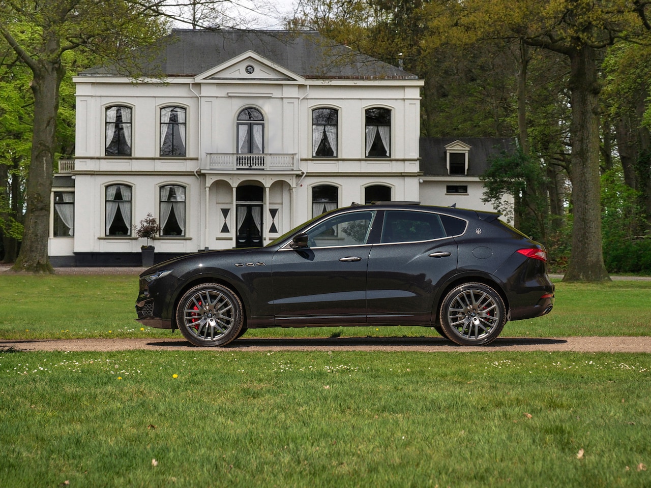 Maserati Levante - 3.0 V6 S AWD GranLusso | Pano | Bowers & Wilkins | Stoelventilatie - AutoWereld.nl