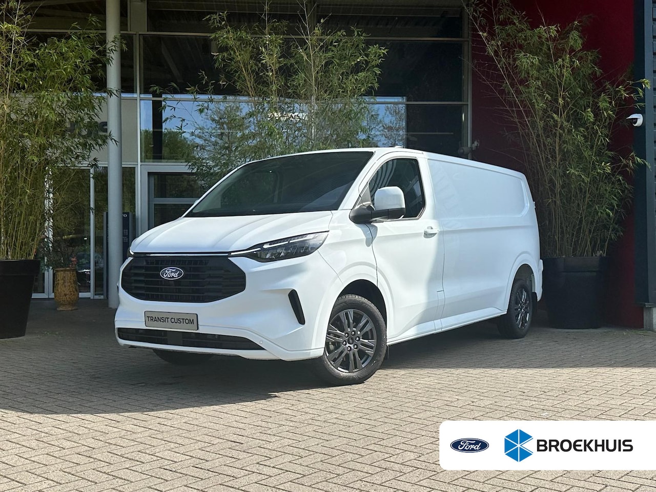 Ford Transit Custom - Ford L2 170 PK Limited Automaat | Trekhaak | 17" Velgen | NIEUW MODEL! - AutoWereld.nl