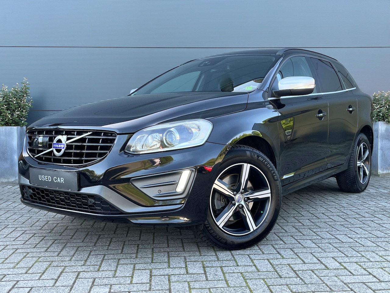 Volvo XC60 - Volvo R-Design 5-Cilinder! | Adaptieve Cruise | BLIS | Panoramadak | Afn. Trekhaak | R-Des - AutoWereld.nl