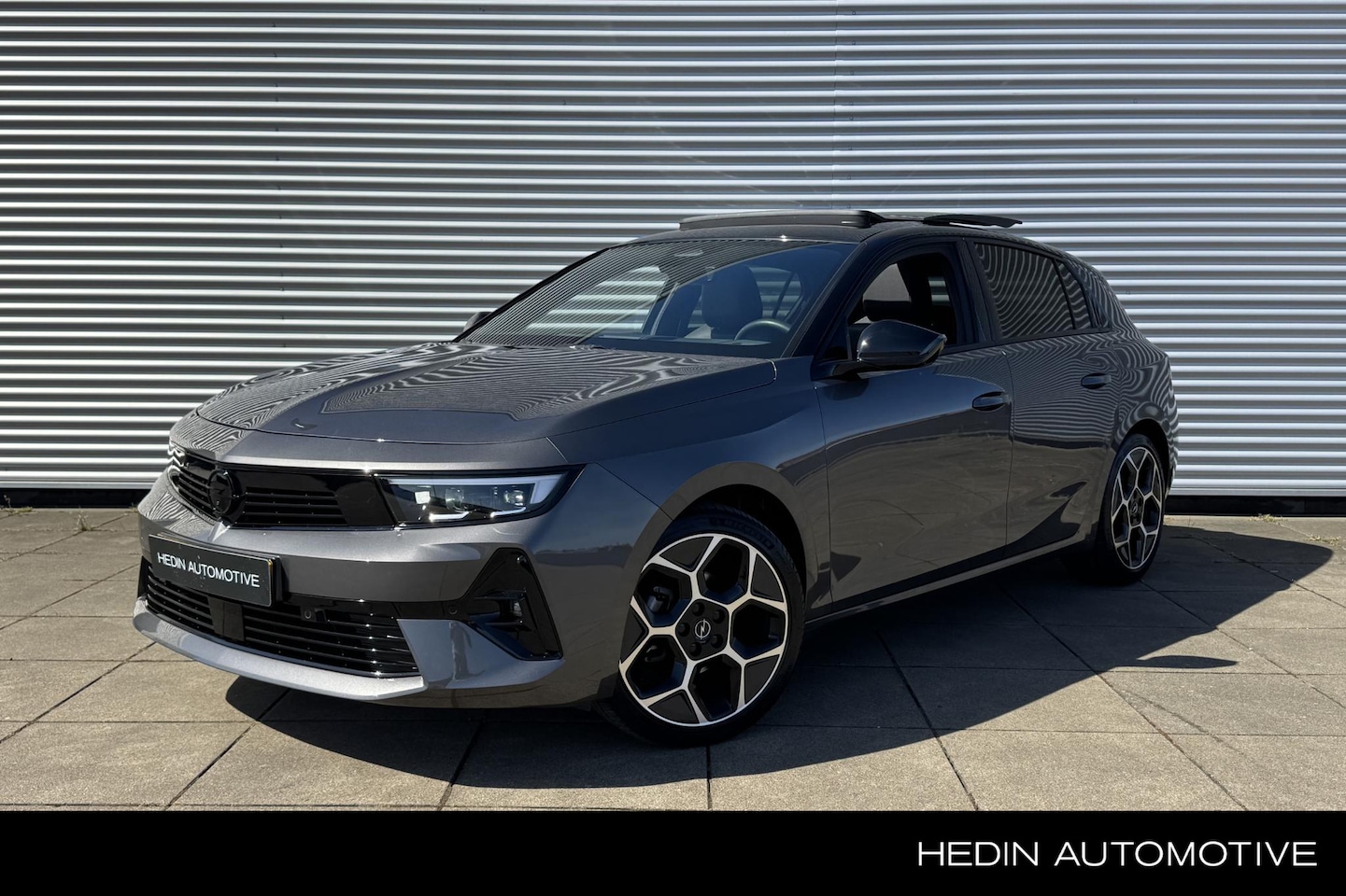 Opel Astra - 1.2 Turbo 130pk Ultimate | Ad. cruise control | Panoramadak | 18'' | Alcantara | Winterpak - AutoWereld.nl