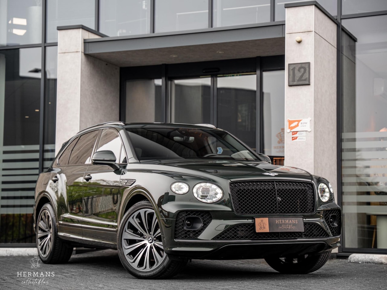 Bentley Bentayga - 4.0 V8 / 1st Owner / Pano / HUD / Tow-Bar / Nightvision - AutoWereld.nl