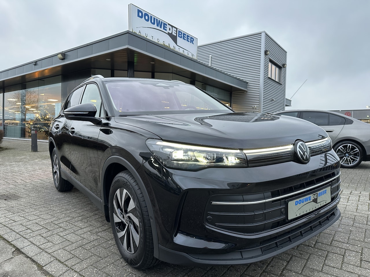 Volkswagen Tiguan - 1.5 eTSI Life Edition Trekhaak | IQ. Light | Stoelverw. | Sfeerverlichting - AutoWereld.nl