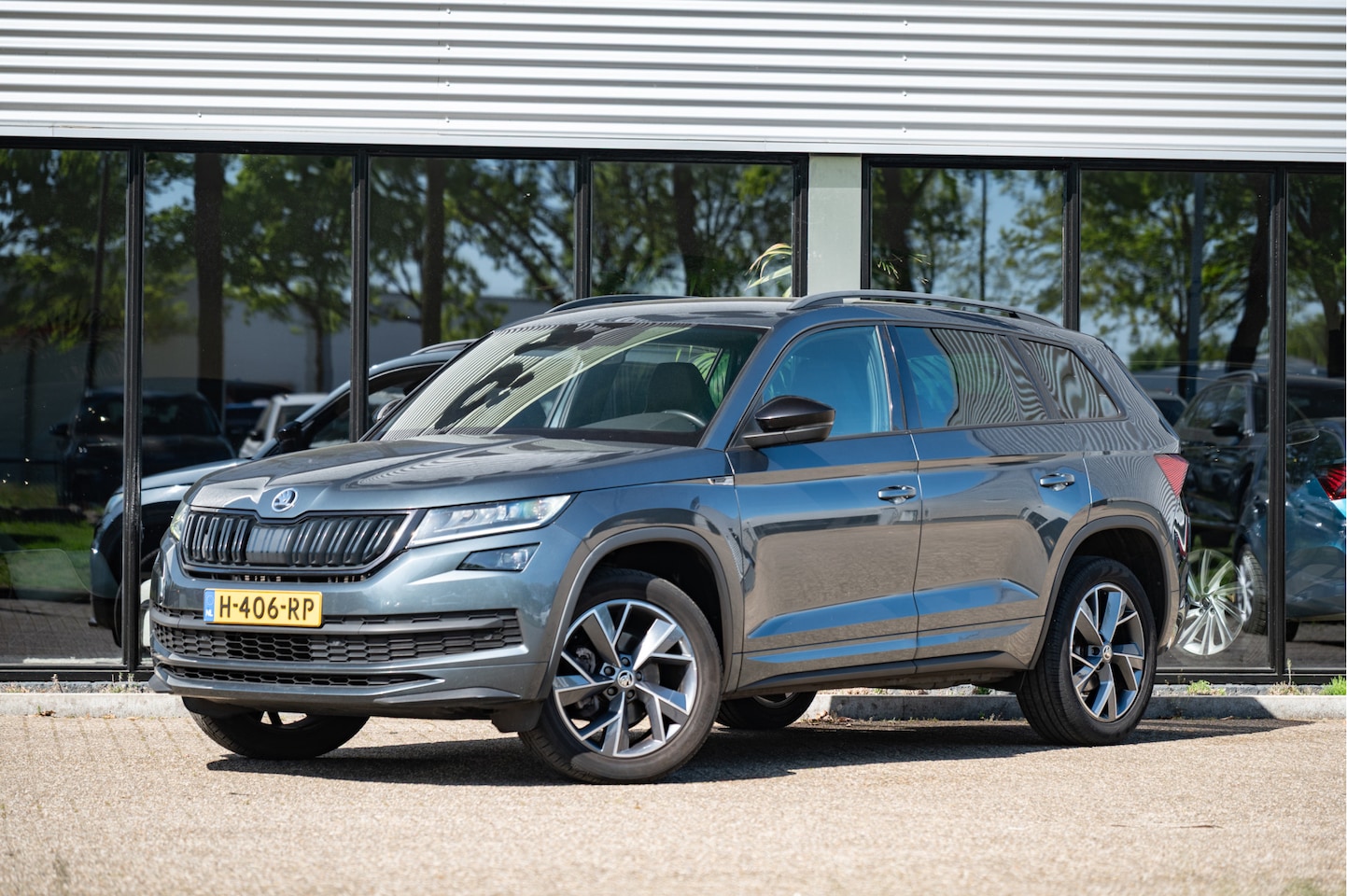 Skoda Kodiaq - 2.0 TDI 150pk DSG Sportline Business | Navi by App | Adapt. Cruise | El. Trekhaak | Camera - AutoWereld.nl