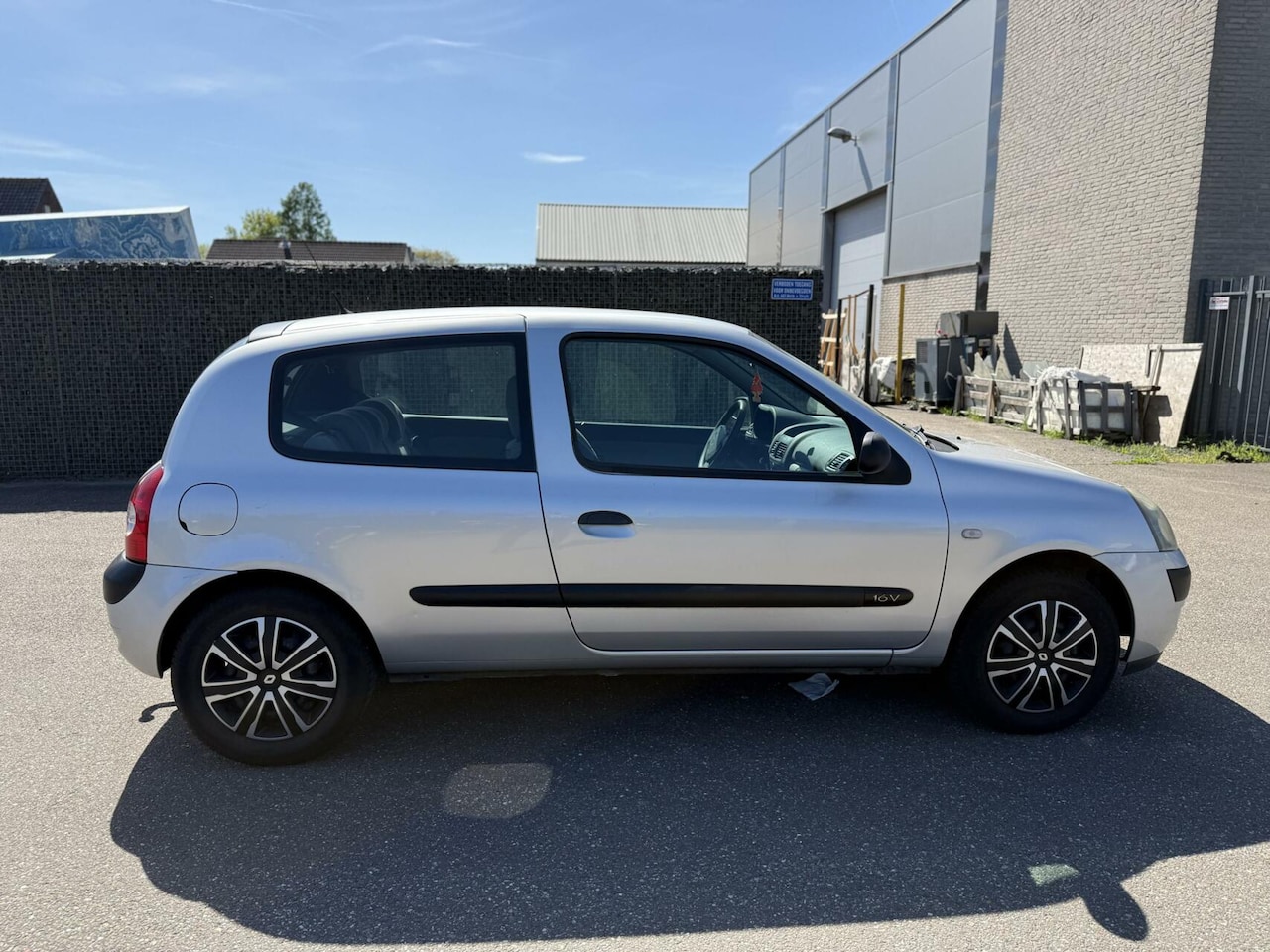Renault Clio - 1.2-16V Grijs 2005 Airco Trekhaak 2 sleutels - AutoWereld.nl