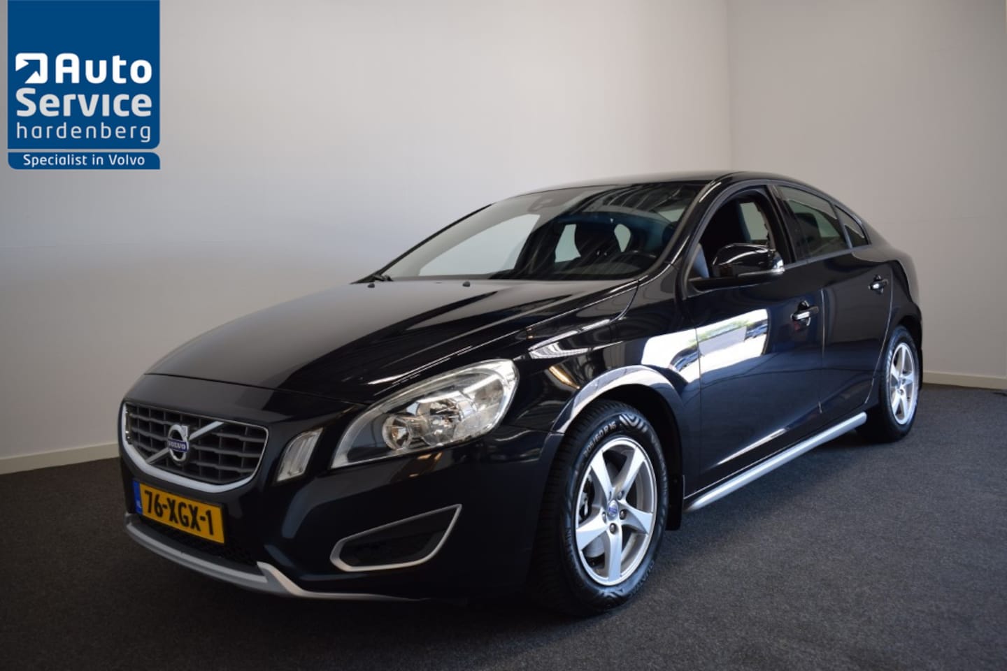 Volvo S60 - T3 150pk AUT6 Kinetic/ Trekhaak 1600kg/ Navi/ Cruise/ PDC/ 4 Seizoen banden - AutoWereld.nl