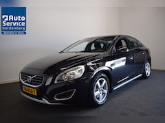 Volvo S60 - T3 150pk AUT6 Kinetic/ Trekhaak 1600kg/ Navi/ Cruise/ PDC/ 4 Seizoen banden