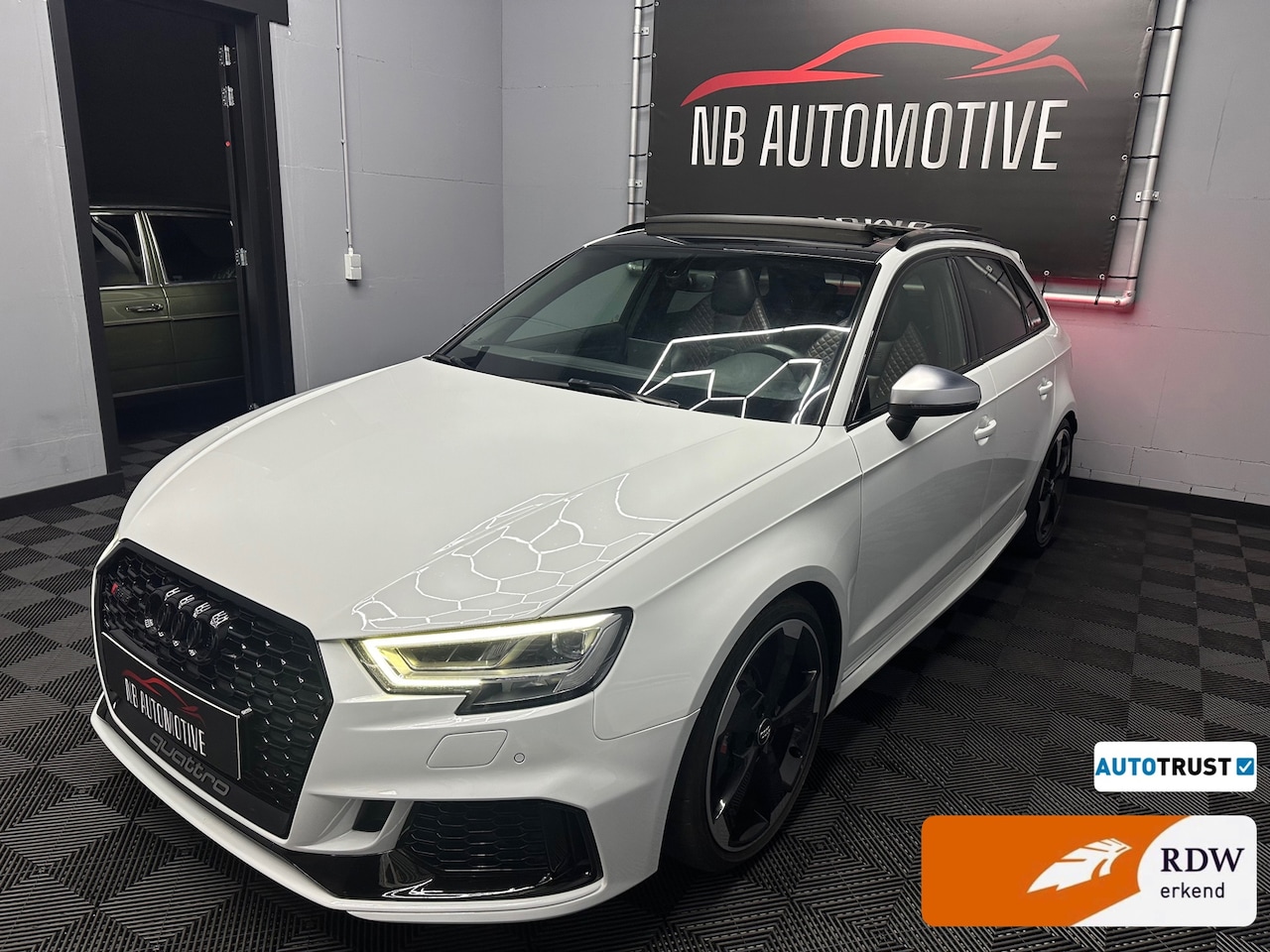Audi A3 Sportback - 2.5 TFSI RS 3 quattro 2.5 TFSI RS3 quattro - AutoWereld.nl