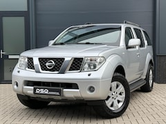 Nissan Pathfinder - 4.0 V6 LE Premium IT 7p