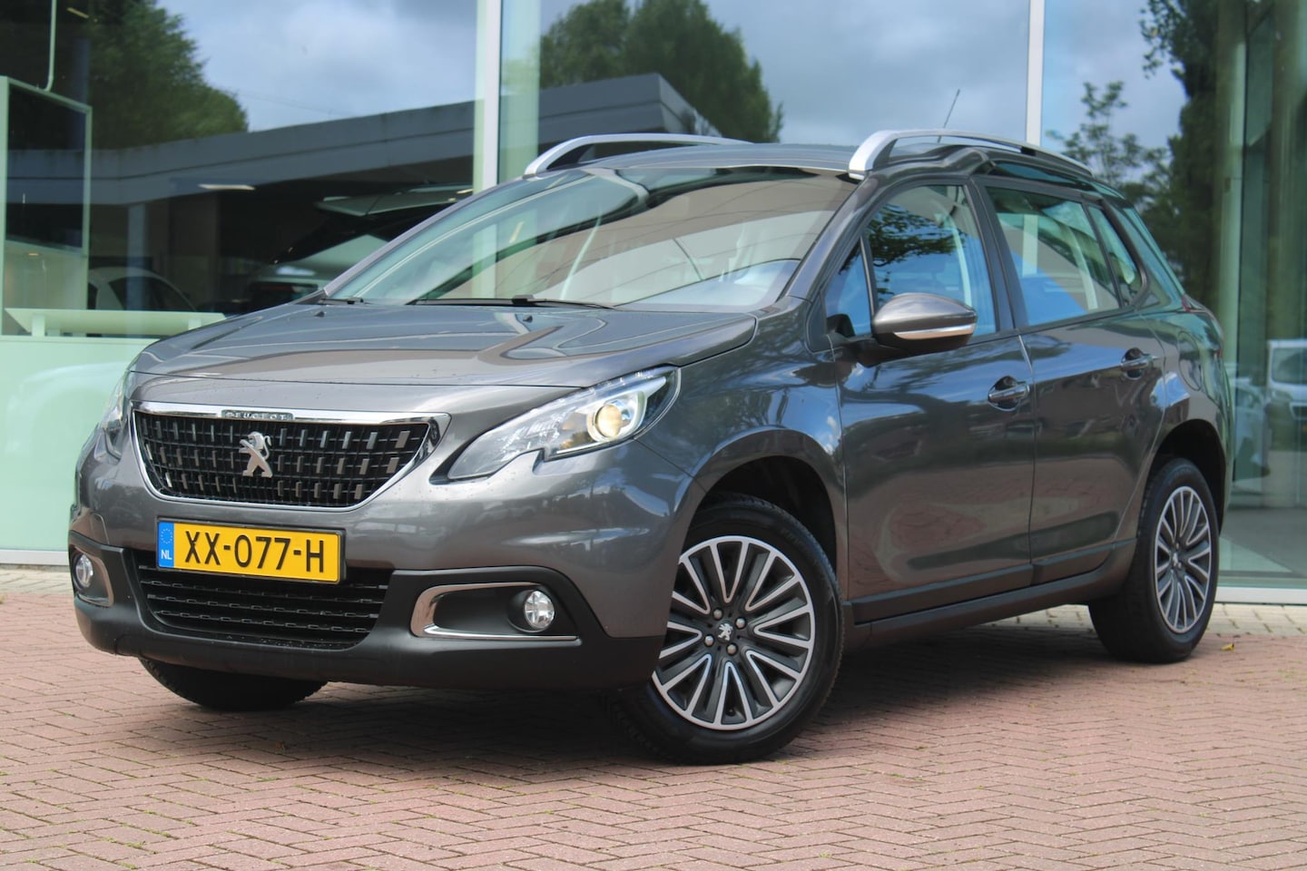 Peugeot 2008 - 1.2 PureTech Blue Lion Airco Navi Carplay Topstaat - AutoWereld.nl