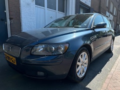 Volvo V50 - 2.4 Momentum Dealer Onderhouden 2e Eig Nieuwe Banden Trekhaak Nette Auto