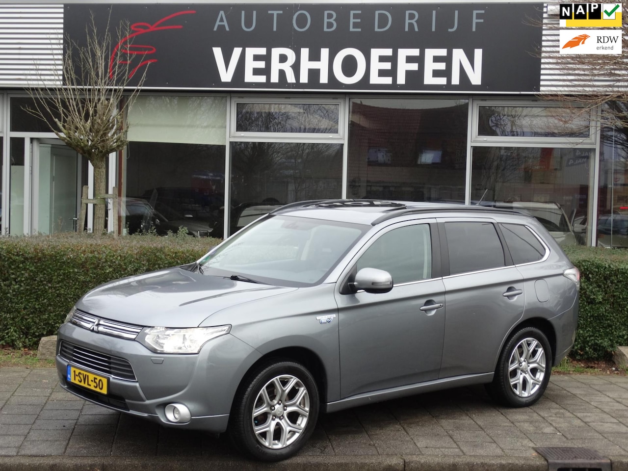 Mitsubishi Outlander - 2.0 PHEV Instyle - PANORAMADAK - XENON - CRUISE/CLIMATE CONTR - NAVIGATIE - LEDER !! - AutoWereld.nl