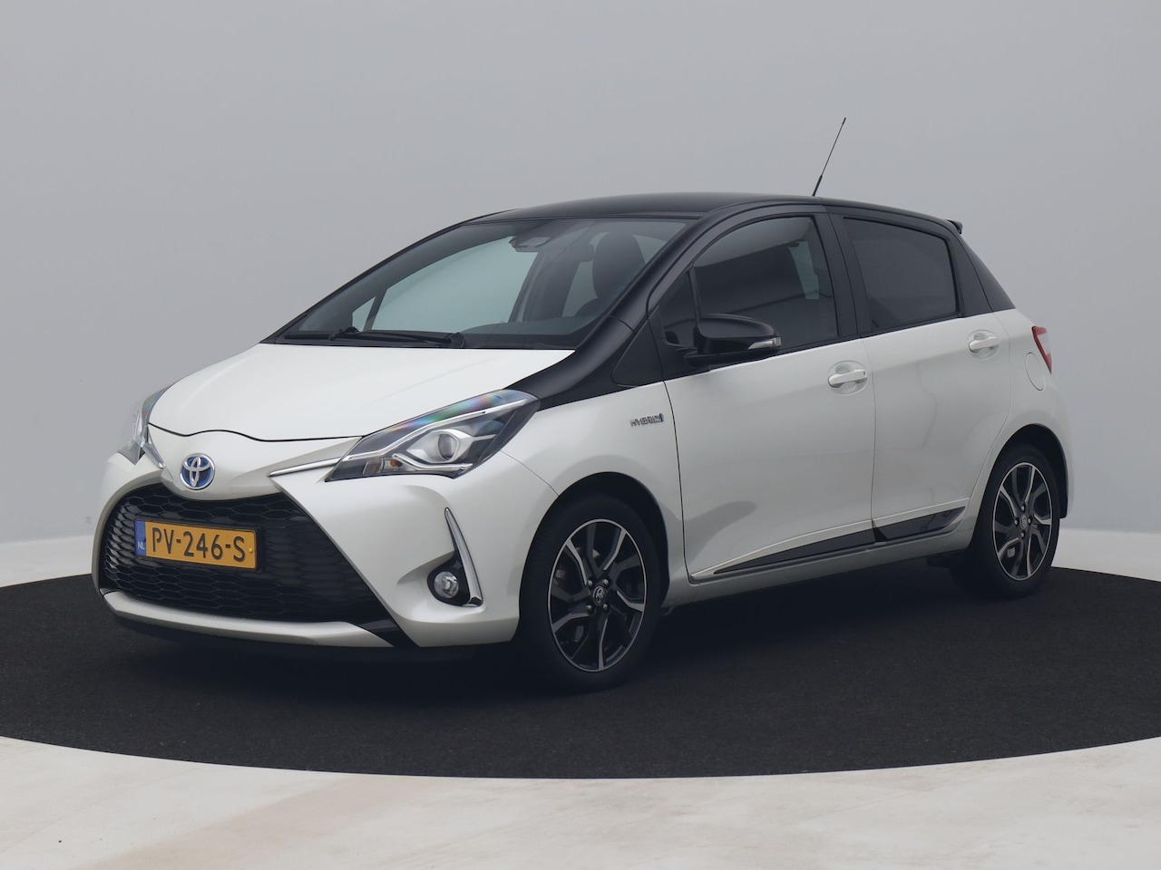 Toyota Yaris - 1.5 Hybrid Bi-Tone | CAMERA | NAVI - AutoWereld.nl