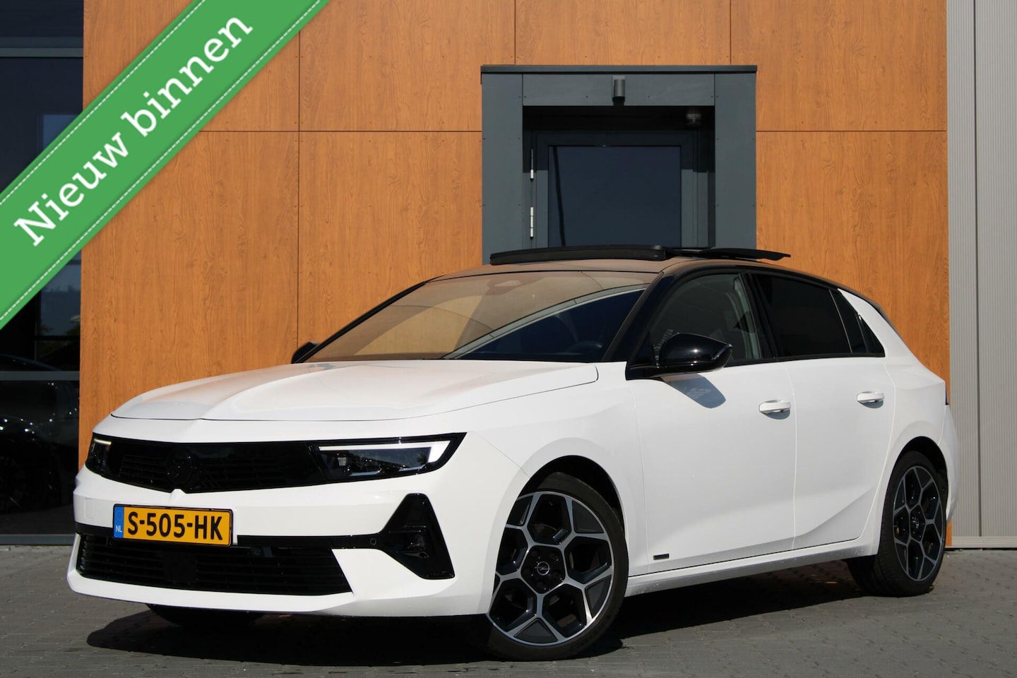 Opel Astra - 1.2 Ultimate | GS-Line | Pano | AGR | Camera | Stoelverwarming - AutoWereld.nl