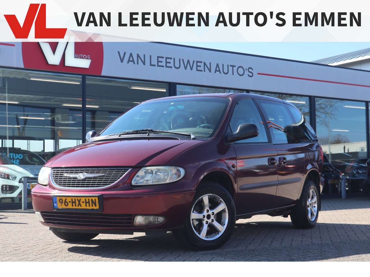 Chrysler Voyager - 2.4i SE | Invalidewagen | Airco | Cruise - AutoWereld.nl