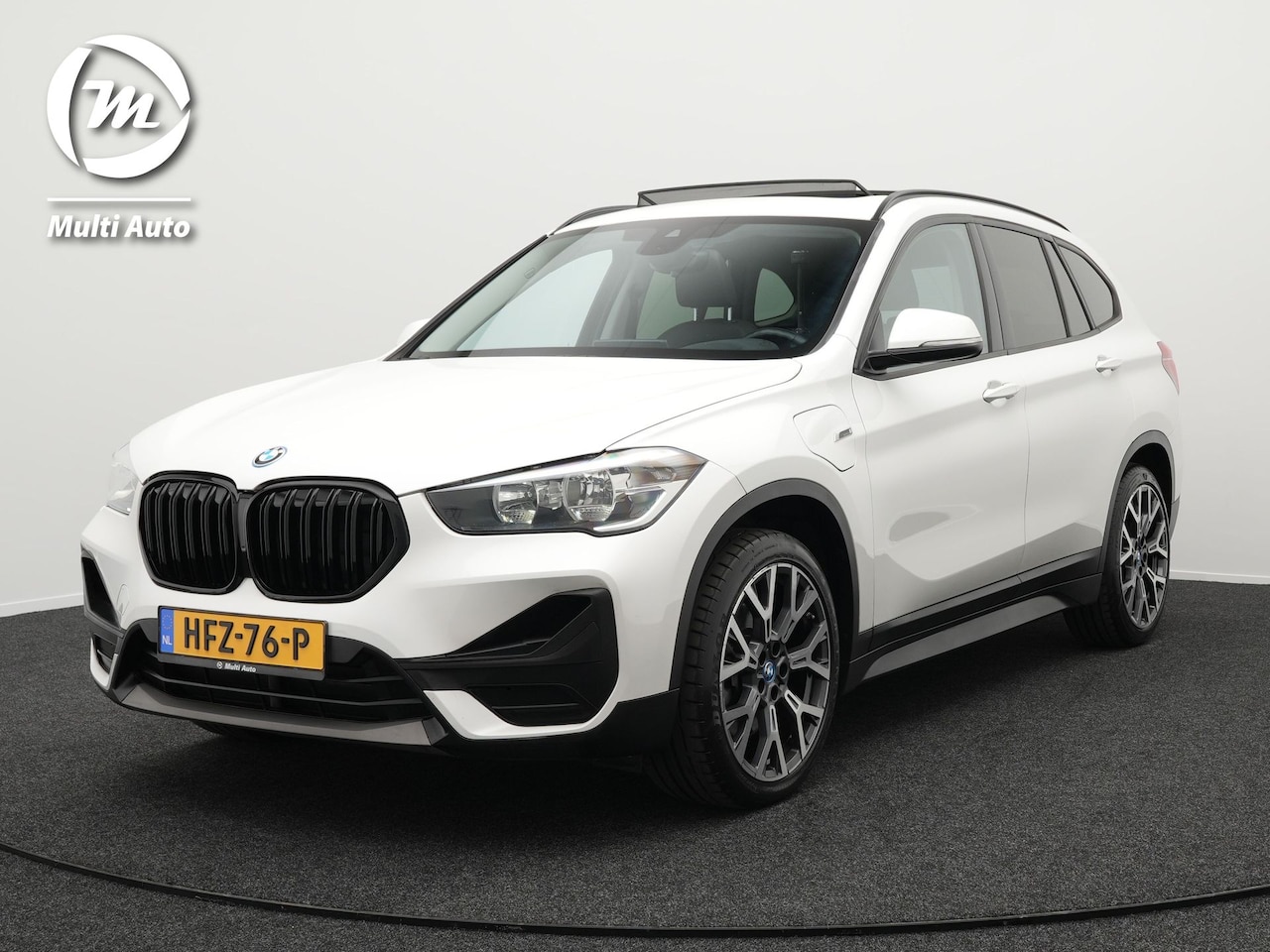 BMW X1 - xDrive25e Sportline Plug in Hybrid PHEV | Panodak | Apple Carplay | 19"L.M | Lederen Sport - AutoWereld.nl