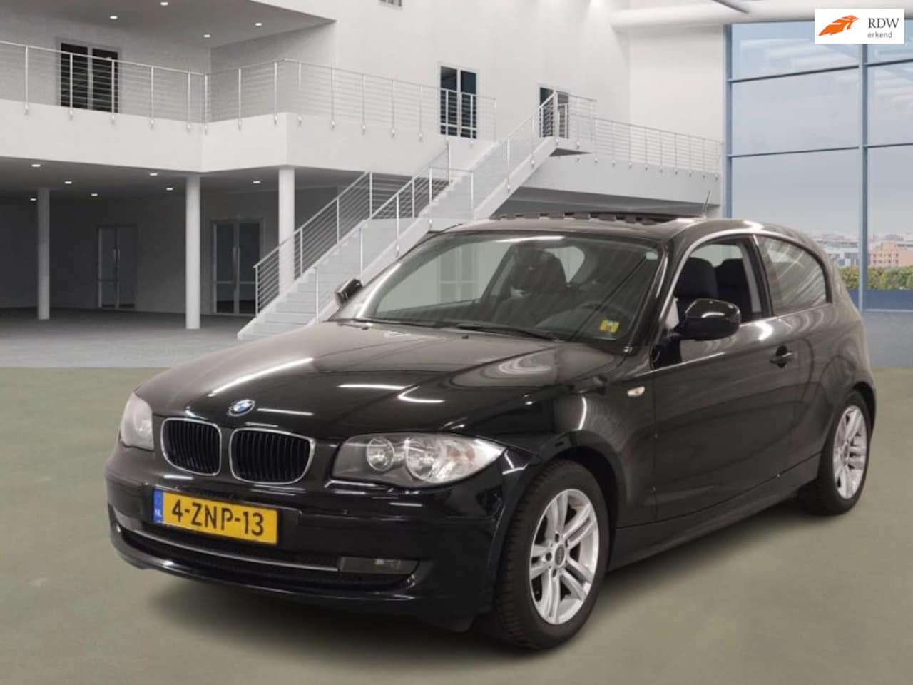 BMW 1-serie - 116i Business Line PANO PSENSOR AIRCO - AutoWereld.nl