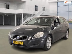 Volvo V60 - 1.6 T3 Kinetic NAVI PSENSOR CRUISE 2 X SLEUTELS