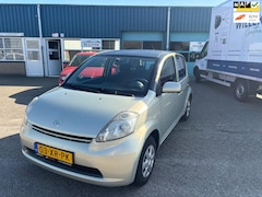 Daihatsu Sirion 2 - 1.0-12V Trend / Nieuwe APK / EL Ramen / Trekhaak / EL Bedienbare spiegels