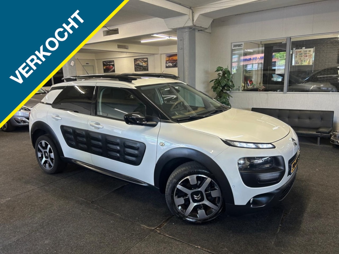 Citroën C4 Cactus - 1.2*Pano*Camera*Navi*Led*2016* - AutoWereld.nl