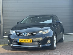 Toyota Auris - 1.8 HYBRID EXECUTIVE I TREKHAAK I DEALER ONDERHOUDEN I CAMERA I PANORAMA I CLIMATE CONTROL