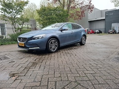 Volvo V40 - 1.6 T3 Momentum POLAR+, Stoelverwarming, PANO, Camera