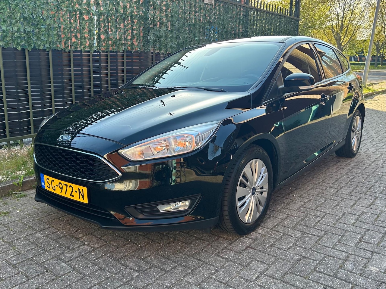 Ford Focus - 1.0 Lease Edition Zwart 2018 1e EIG|AIRCO|NAP - AutoWereld.nl