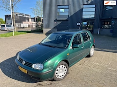 Volkswagen Golf - 1.6 Automaat*Uniek lage km stand*Airco*5 Drs